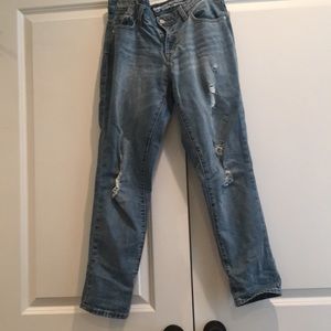 Distressed boyfriend jean